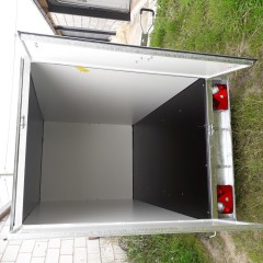 gesloten aanhangwagen