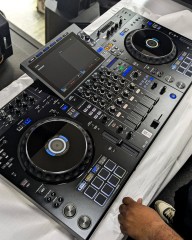 AlphaTheta XDJ-AZ en AlphaTheta Omnis-Duo en Pioneer Opus-Quad
