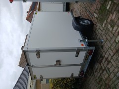 gesloten aanhangwagen