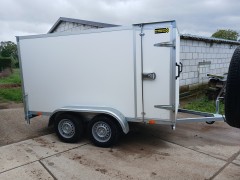 gesloten aanhangwagen met zijdeur