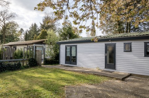 Chalet te koop eigen grond levert goed rendement kan ook vrij worden o