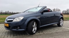 Opel Tigra TwinTop - 1.8-16V Linea Rosso Cabrio/Nieuwe APK/Airco/Navi/