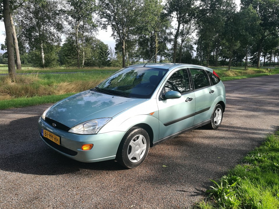 Ford Focus 1.4 I Trend 5D 2001 Groen NIEUWE APK