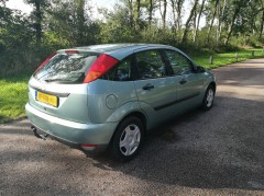 Ford Focus 1.4 I Trend 5D 2001 Groen NIEUWE APK