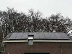 Zonnepanelen, als zelfbouw pakket of laten installeren