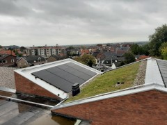 Zonnepanelen, als zelfbouw pakket of laten installeren