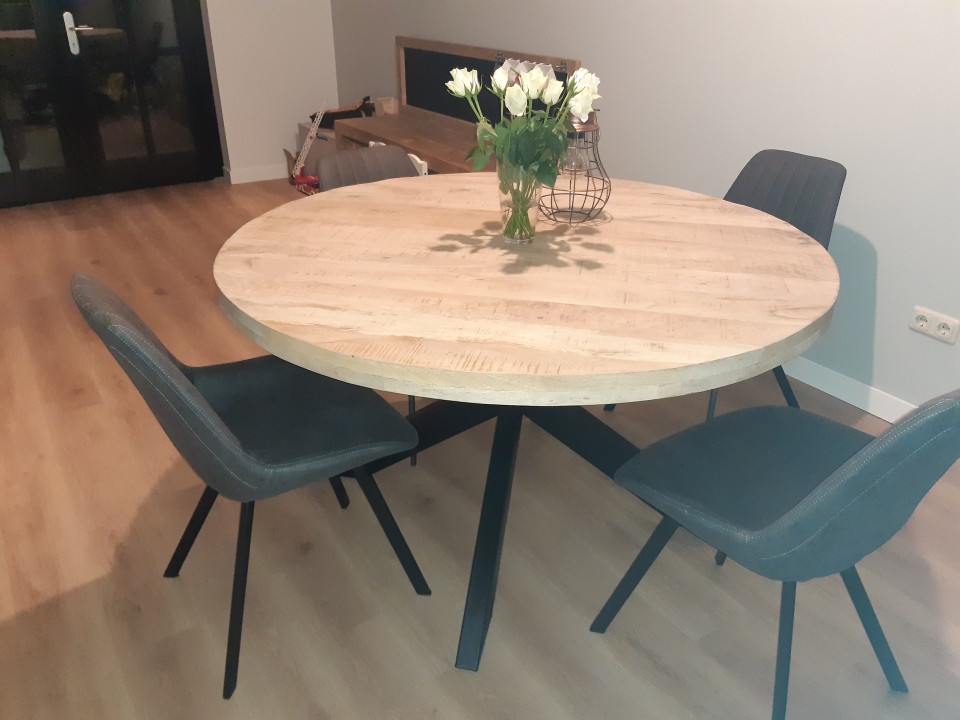 Eettafel rond 140 cm