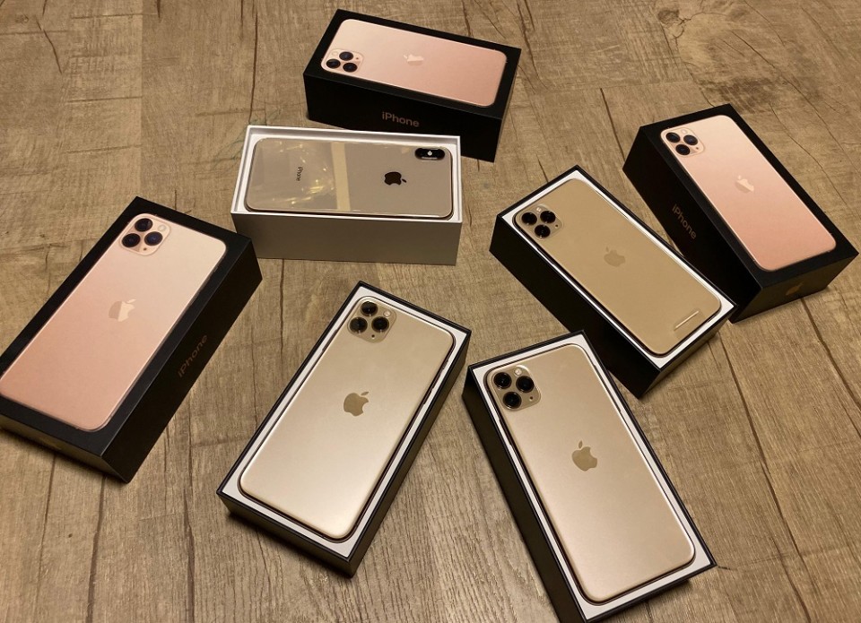 Apple iPhone 11 Pro 64GB   €400 iPhone 11 Pro Max 64GB   €430