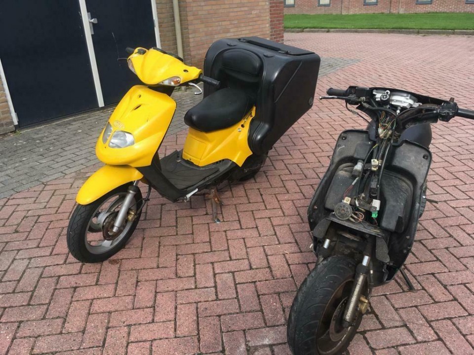 2 scooters (TGB en Stinger one)