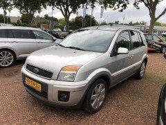 Nette Ford Fusion Hoge instap