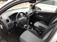 Nette Ford Fusion Hoge instap