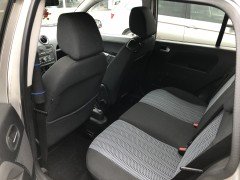 Nette Ford Fusion Hoge instap