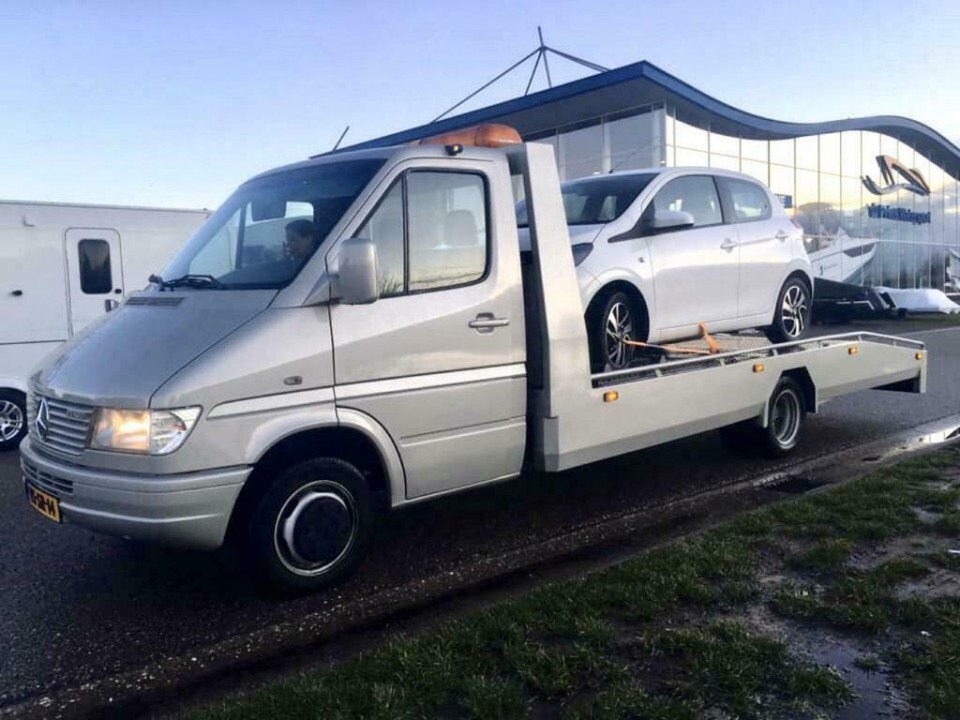 mercedes sprinter 412 122pk oprijwagen autoambulance als nieuw geen 2e