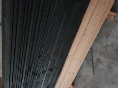 planken zwart ongeveer 20mm dik 225mm breed lang 4 80m
