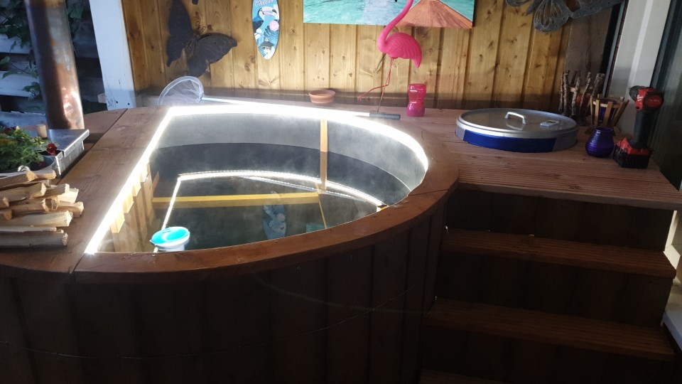 Tijdelijke kerst actie  hottub met attributen voor maar 1150 -