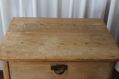 Te koop Amerikaans grenen kastje