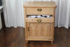 Te koop Amerikaans grenen kastje