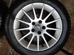 Volvo Castula velgen met 215 55 16 Michelin winterbanden  