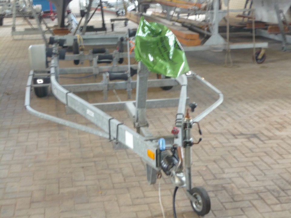 Te koop aangeboden  Kajuitboot met motor en trailer