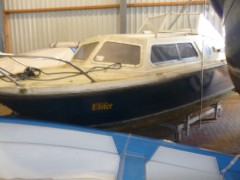 Te koop aangeboden  Kajuitboot met motor en trailer