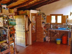 SPANJE: SW ANDALUCIA - een eenvoudig huis met bostuin, off-grid, in ee