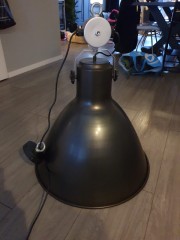 2 grote industri&euml;le lampen