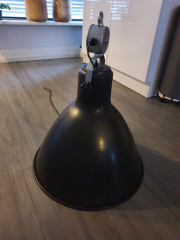 2 grote industri&euml;le lampen