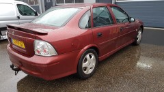 Opel Vectra B2 1 6 16V rood 1999