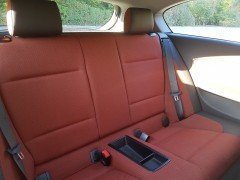 BMW118d sportuitvoering interieur en rode sportzetels