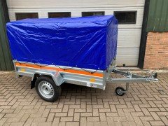 Nieuwe aanhangwagen     Met huif nu gratis er bij geleverd  