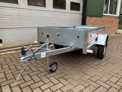 Nieuwe aanhangwagen     Met huif nu gratis er bij geleverd  