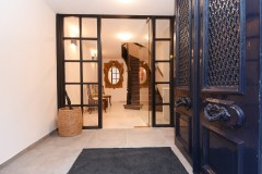 Offering 3 very luxurious apartments across The Peace Palace